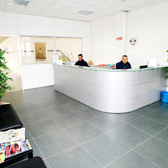 Interno delle officine Centro Revisione Auto - Sala d'attesa sede Ferrara